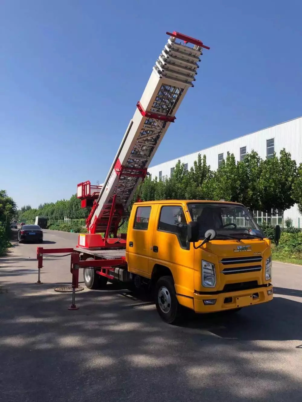 文峰附近的云梯车出租服务：轻松解决高空作业需求