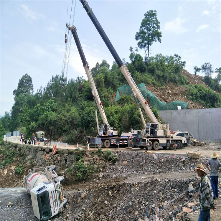 文峰汽车掉沟里叫吊车救援要多少钱